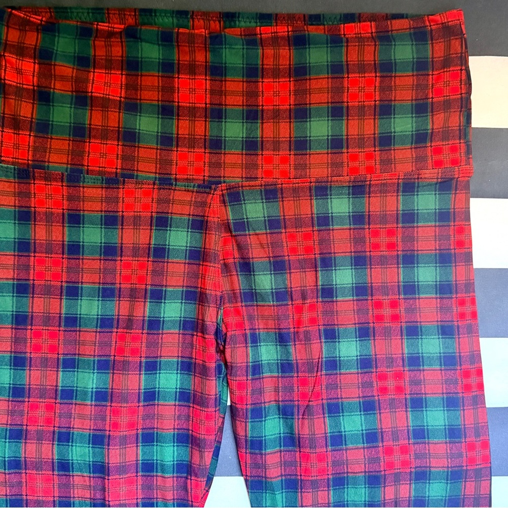New, no tags plaid buttery soft leggings. Plus Size.